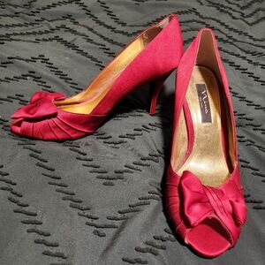 Nina New York Red Pumps